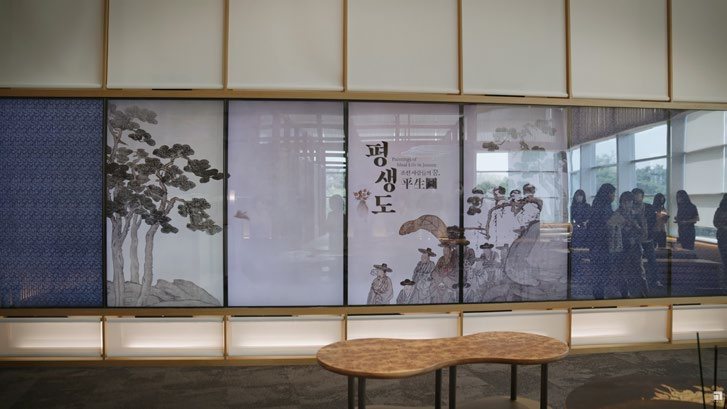 김홍도 평생도 병풍을 디지털로 복원한 전시